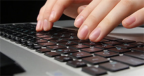 Jak výrobci testují životnost a odolnost klávesnic