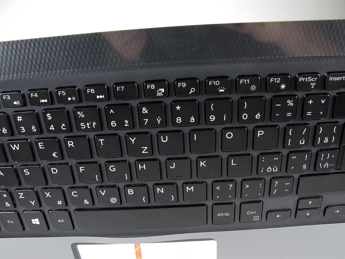 P4MKJ T3C9W 9GT2N DELL Inspiron 3582 3583 3585 klávesnice s palmrestem (česká, podsvícená)