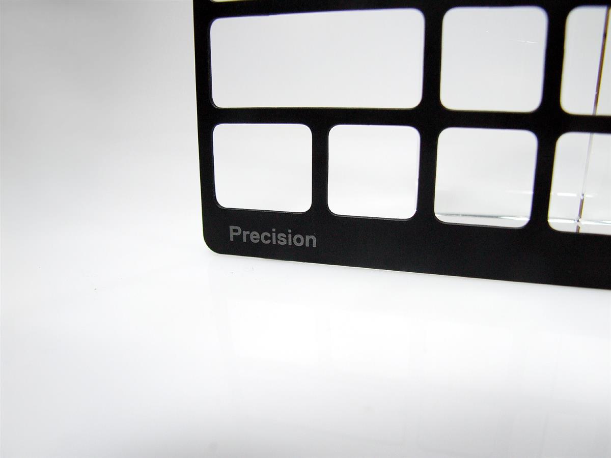 VJYM9 DELL Precision 7730 7530 7540 7740 mřížka klávesnice (shroud) 