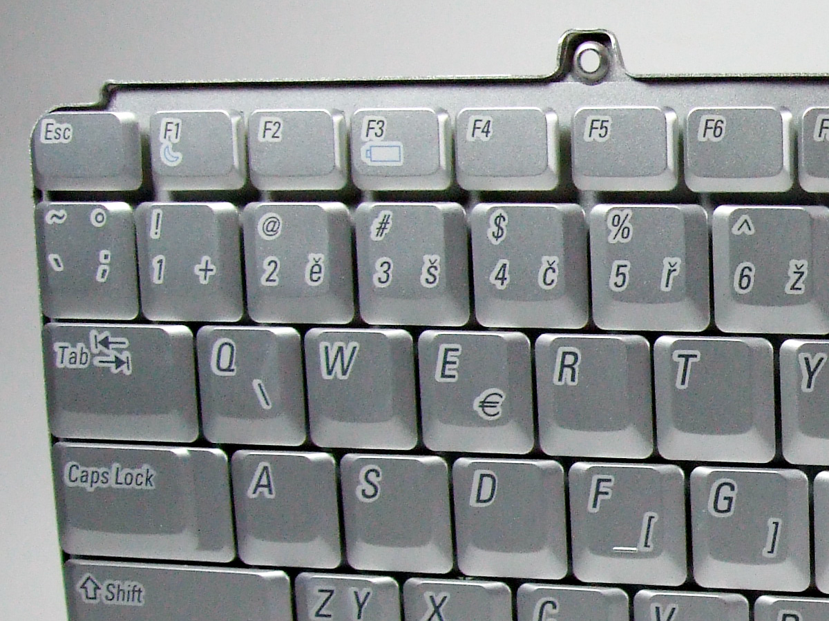 DY080 MU199 DELL XPS M1330 M1530 česká klávesnice