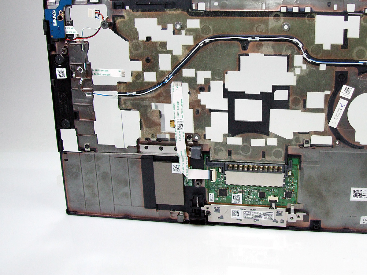 2X11P DELL Latitude E6410 D-PTG palmrest vč. SC reader
